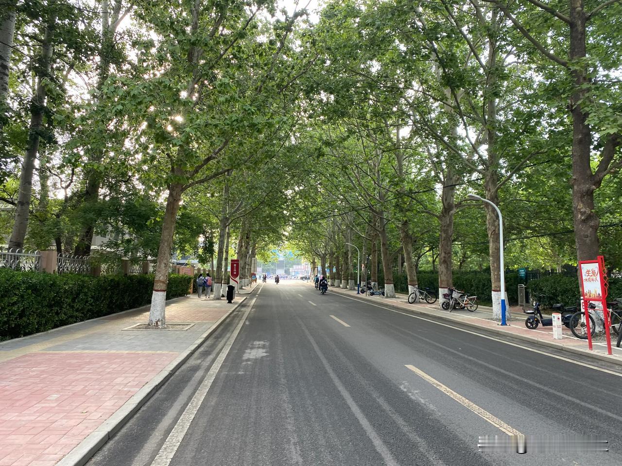 人的一生就如爬山，不去挑战自己，就无法看到更好的风景。想要放弃时，记得再多坚持一