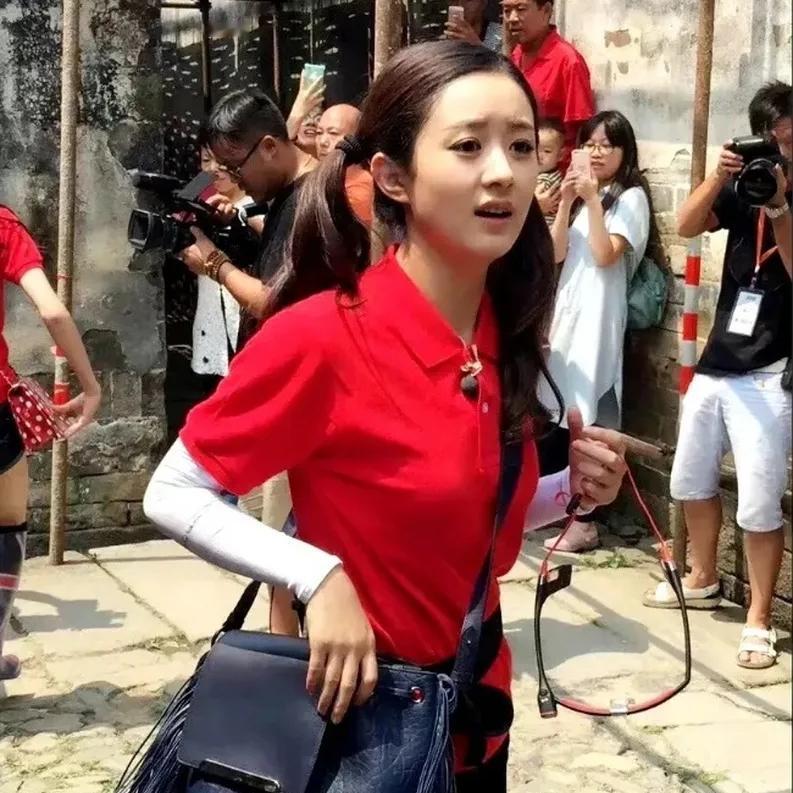 演员赵丽颖说：“我没有靠山，自己就是山；我没有天下，自己打天下。”

这句话一点