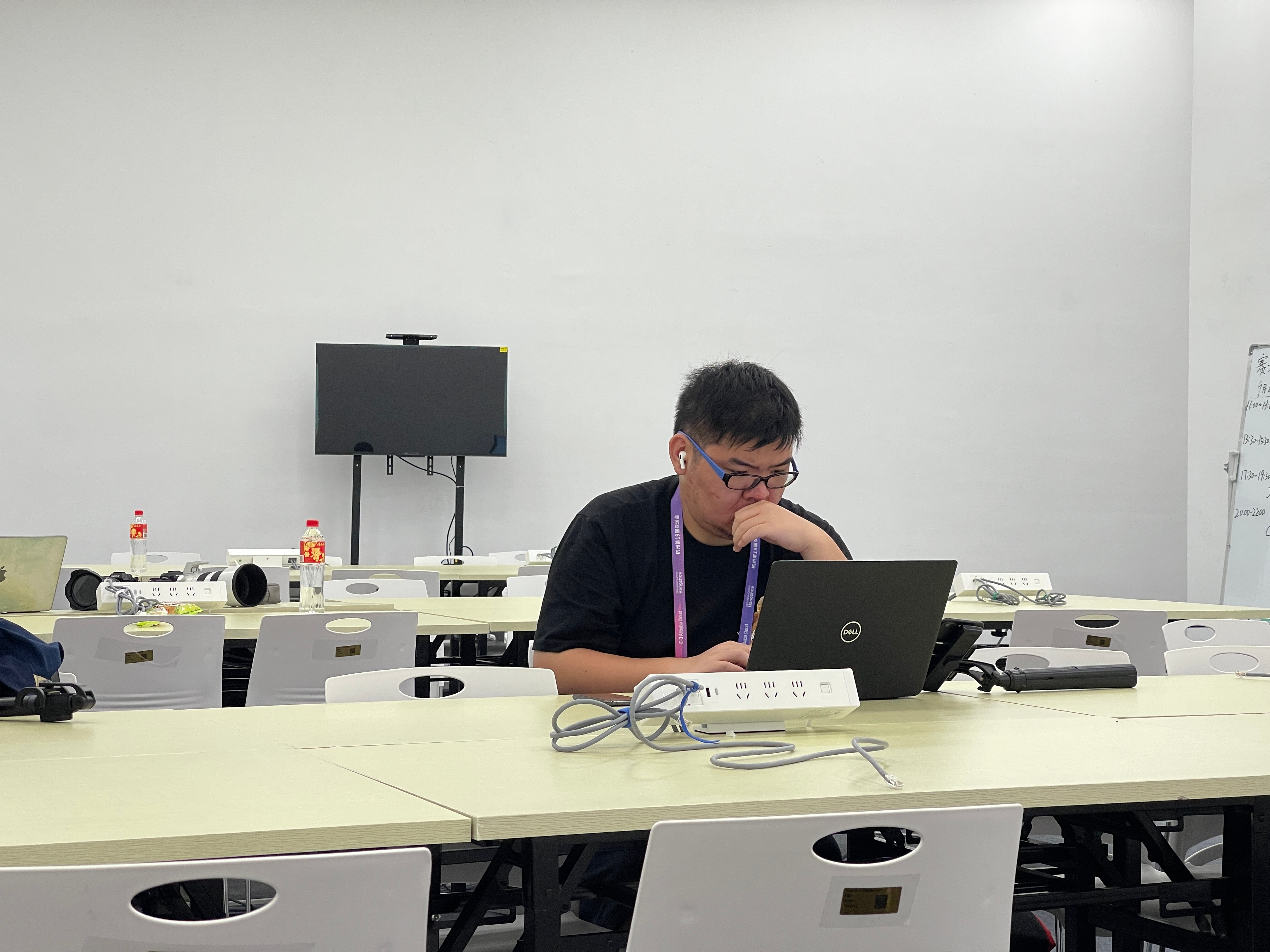 刷到了老师发的微博，一时兴起想写点什么，可能也是因为这些文字无意间也成为了我的“