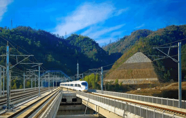 杭州发布|杭州再登央视！这条“黄金旅游线”途经7个5A级景区！等你来打卡！