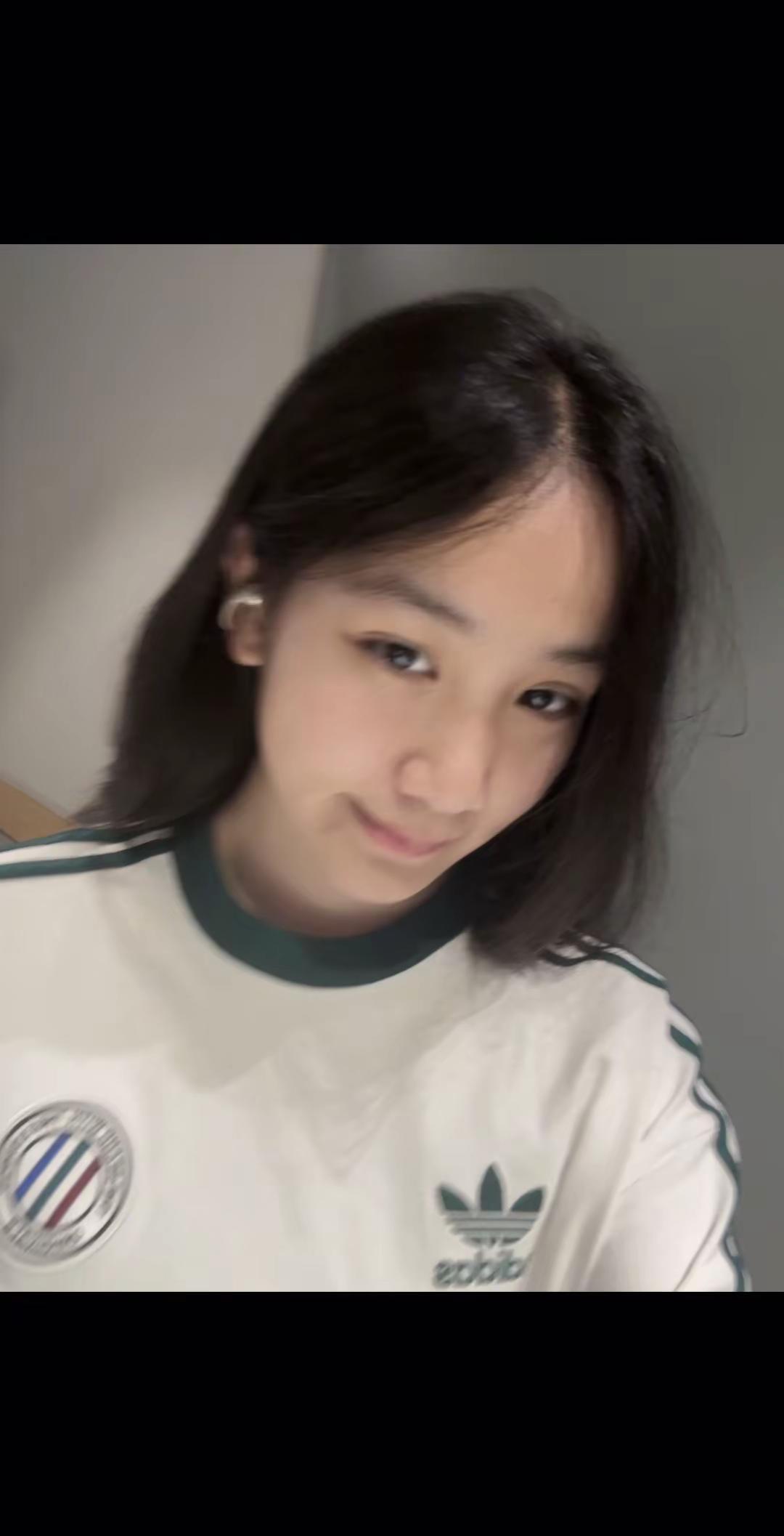 😉阿迪达斯ootd 杨肉泡馍🥙 苹果前置 原相机