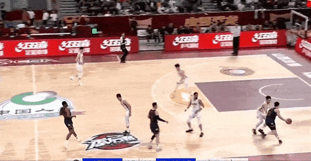 理性讨论张宁给朱俊龙的这几下子，到底属于身体对抗还是犯规？

广厦球迷和山西球迷