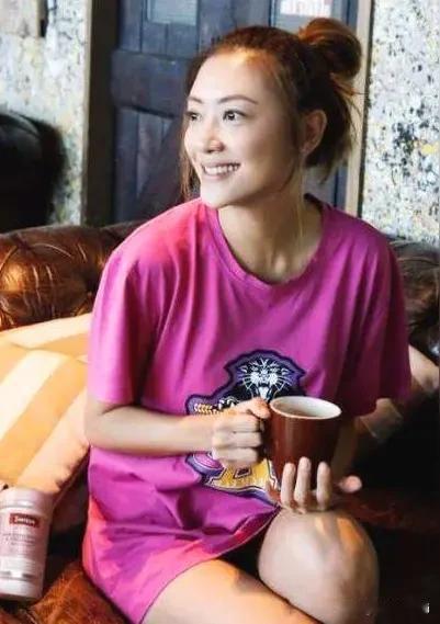 应采儿说，什么时候觉得嫁对人？我想了一下，我可能，也没有什么瞬间，因为我老公不是