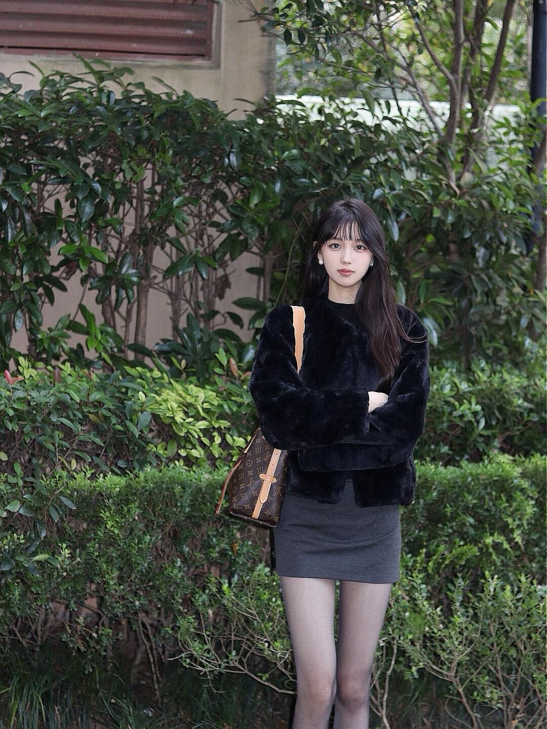 秋日穿搭指南：毛绒外套+短裙，时尚又保暖！穿搭 性感