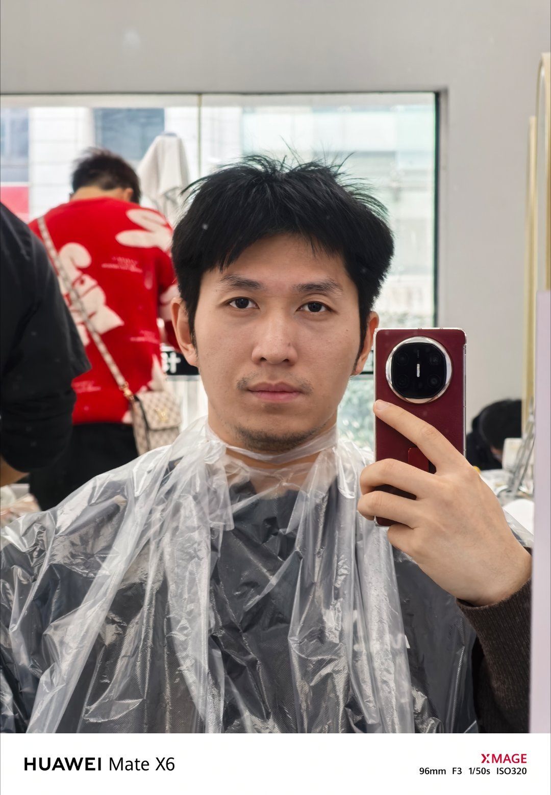 开始换头！忍了一个多月半长不短的头发期待一下烫完的效果[收到] 