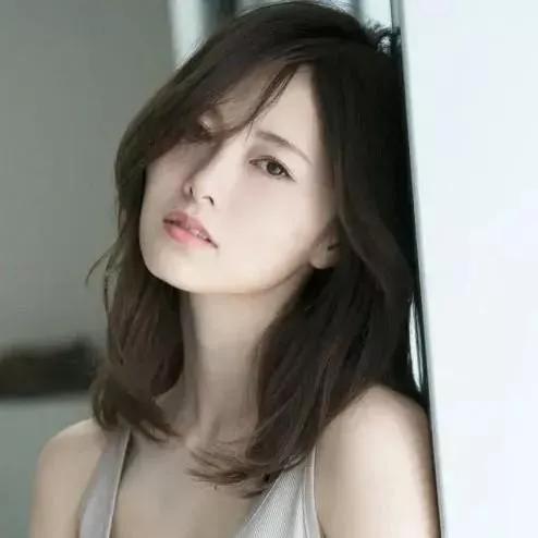 少女心事，微风轻拂，浅笑嫣然。淡雅少女 纯真少女心事 青春期的心事 少女心事馆 