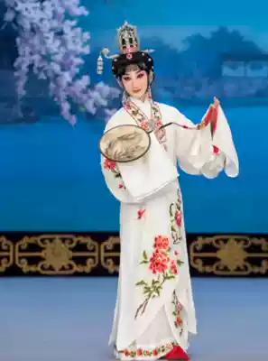 北京京剧院，窦晓璇个人京剧专场，将于8月中旬在长安大戏院上演；窦晓璇、李宏图、朱