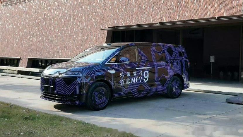再继续聊聊智界V9。过去选MPV的逻辑，类似于选高铁一等座、二等座、商务座。大家