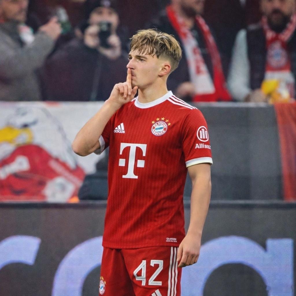 🚨網傳2026-27賽季，拜仁主場球衣效果圖🔴⚪️感覺如何❓👀 