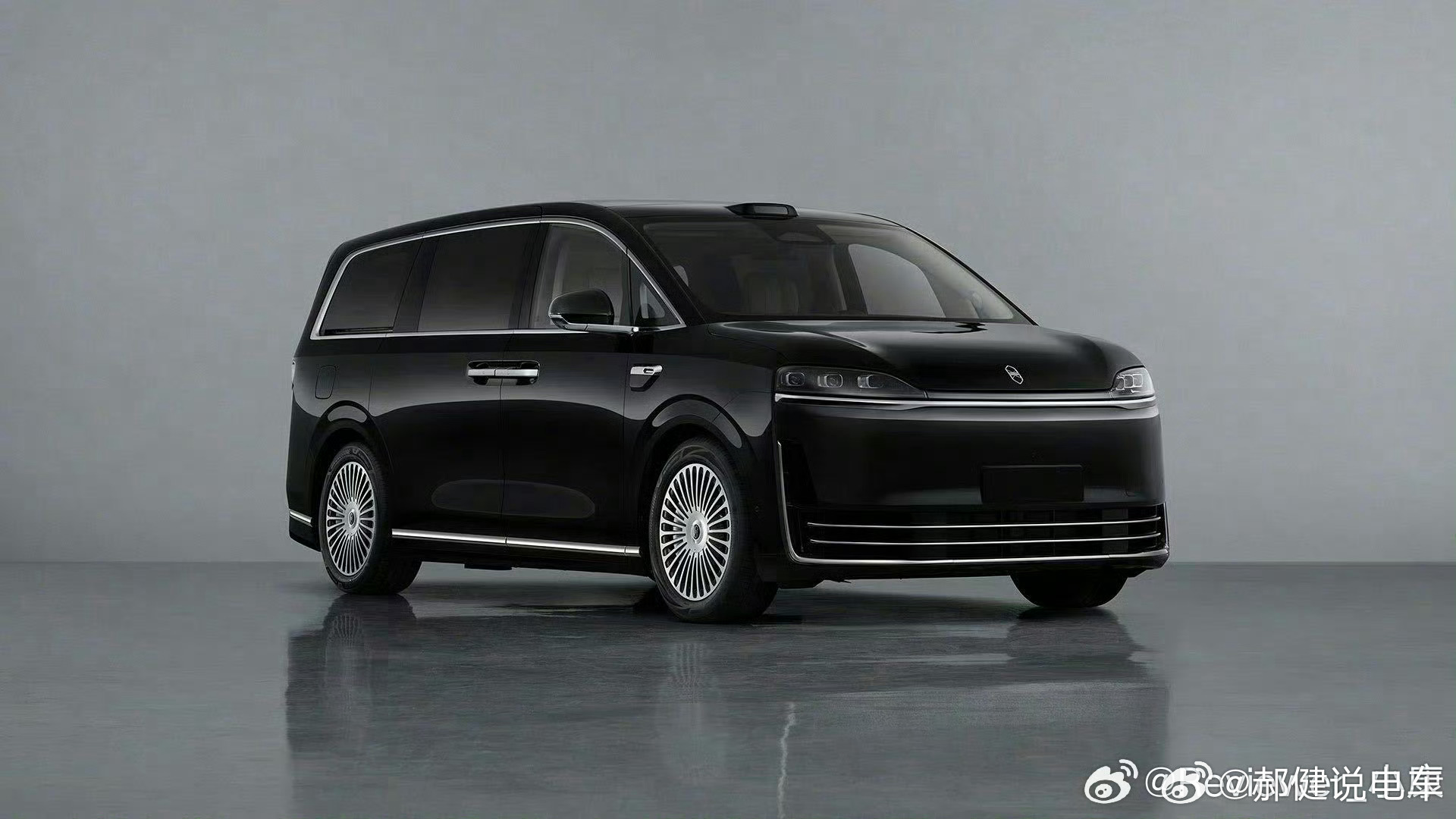 智界V9样子觉得咋样我的观点，华为的车只要还够大气就基本成功了。必须承认胎里带的