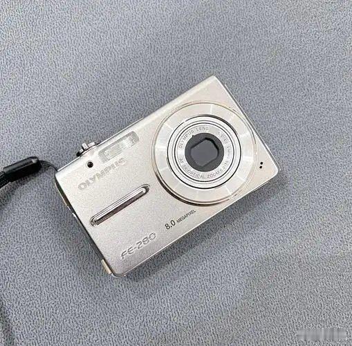 年轻人为何买爆电子垃圾CCD其实大家去买CCD要的并不是多么清晰的照片，只是一种