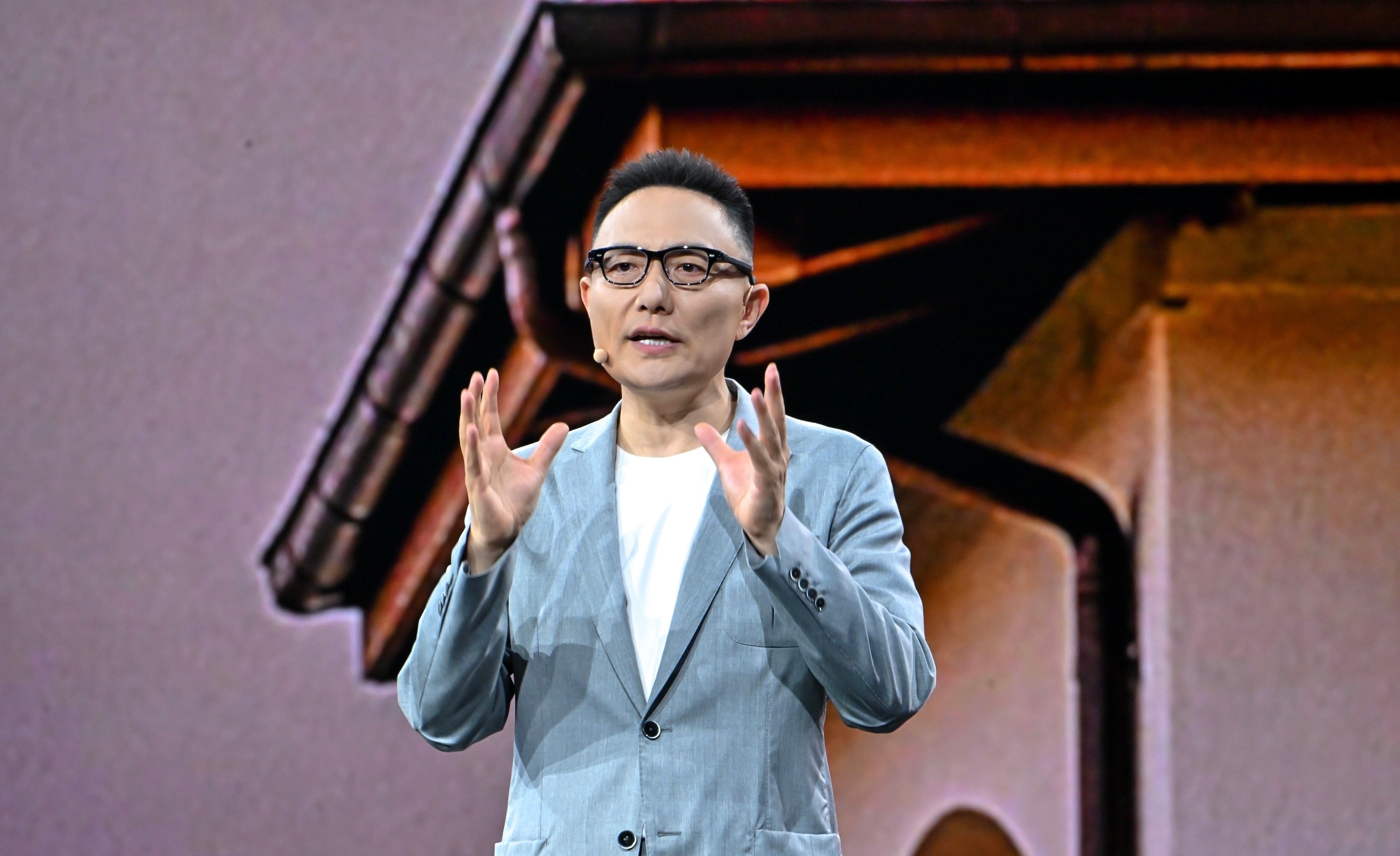 与鸿蒙共赴下一个1000天 今年蹲罗振宇跨年演讲，被鸿蒙和长期主义的适配度戳到了