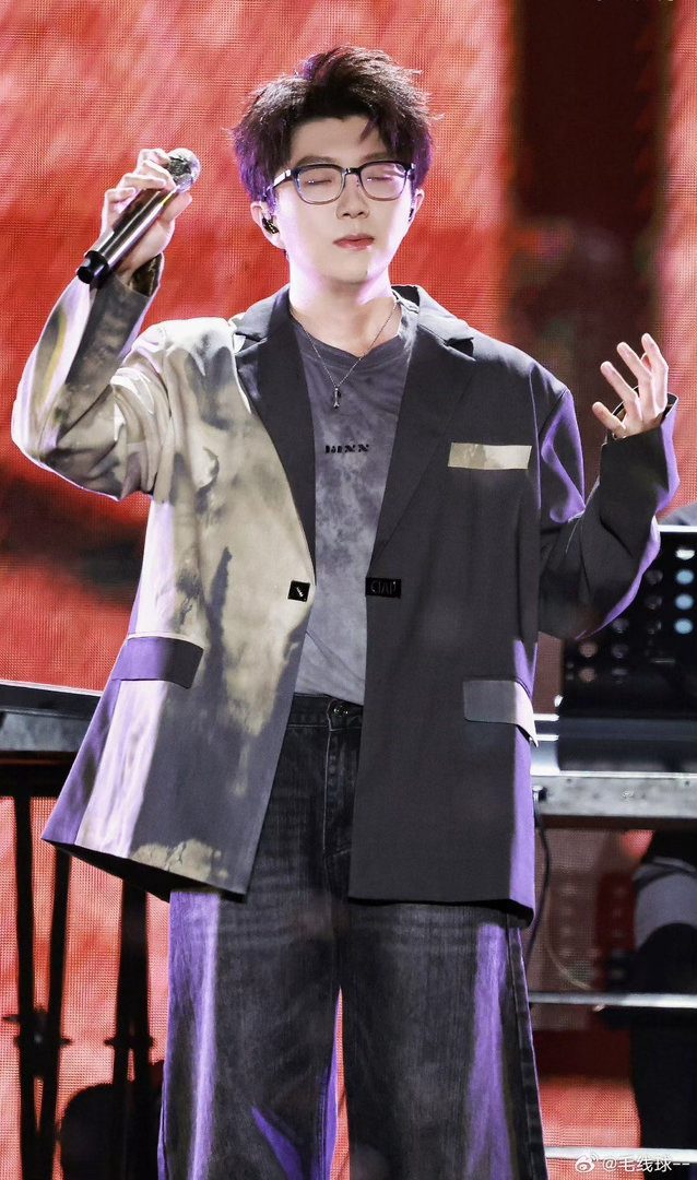 毛不易梦到哪句说哪句毛不易舔下嘴唇能被自己毒死 被毛不易音乐节笑晕！没有华丽辞藻