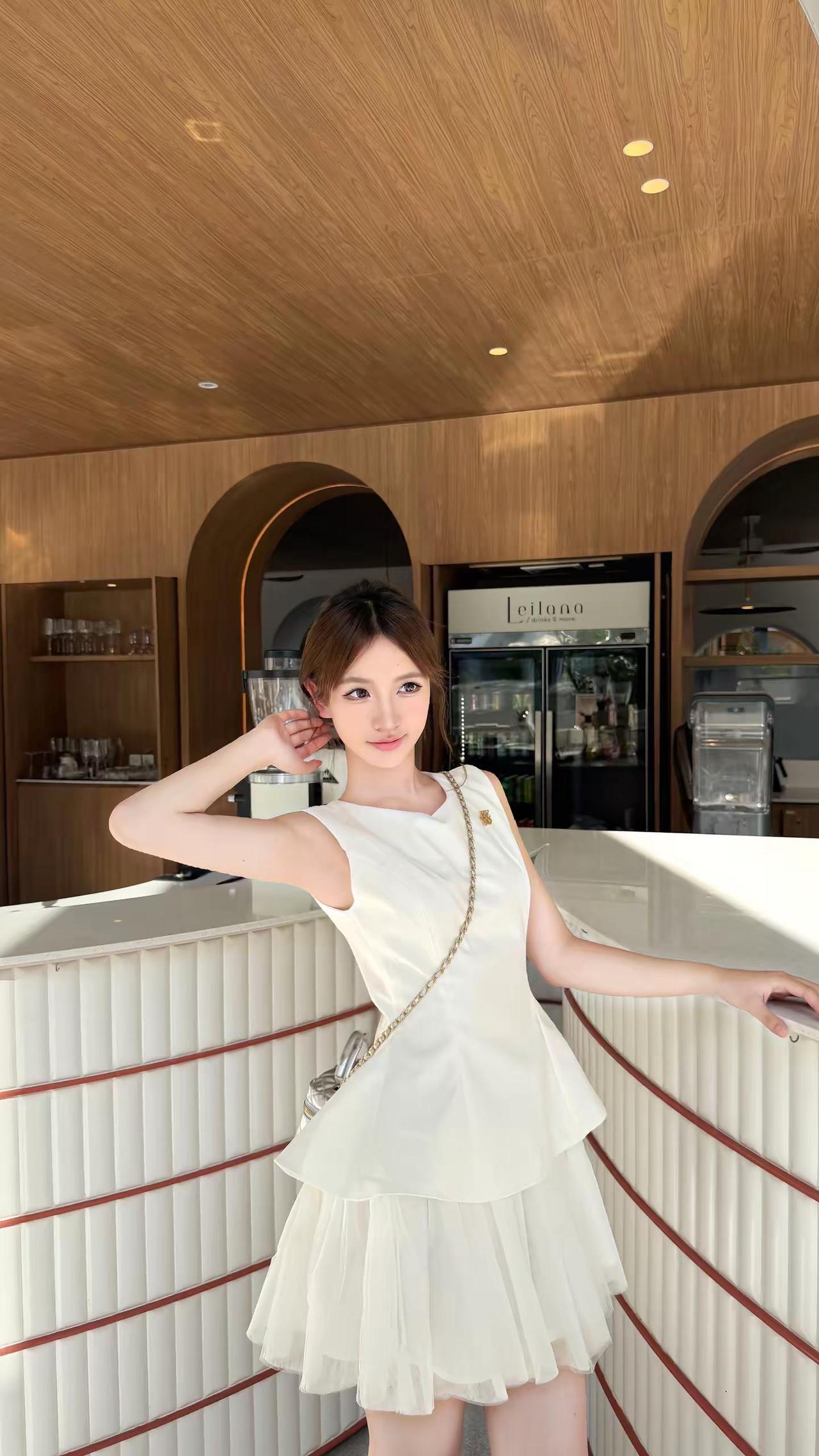 讨厌自己圆圆的脸 直到你说好可爱🤍。芭蕾风穿搭 韩式小白裙