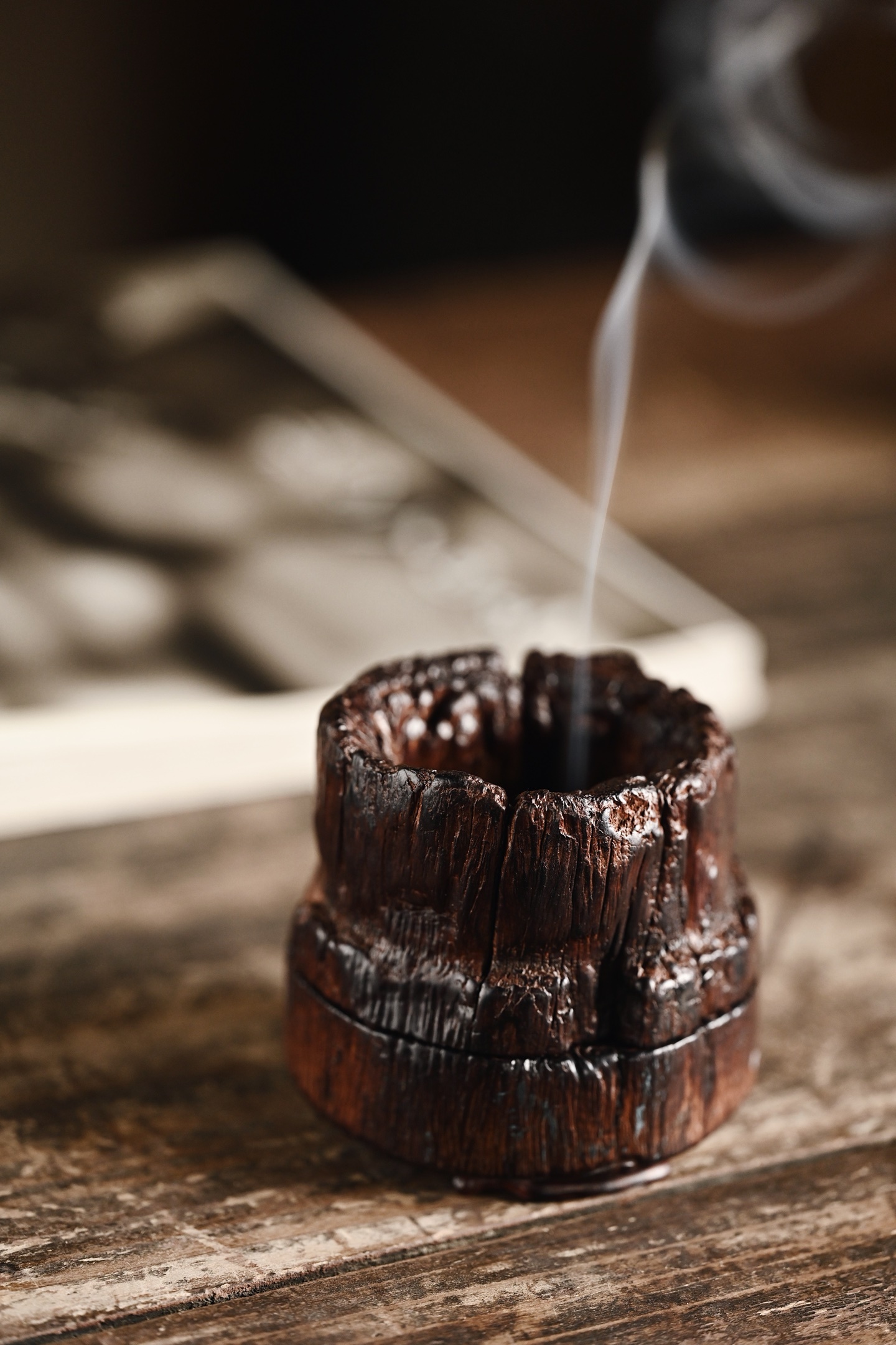 紫檀皮沙 | 小蓬莱 香炉天然皮沙老料，取型难得一见，中部天然凹陷，风化纹似流云