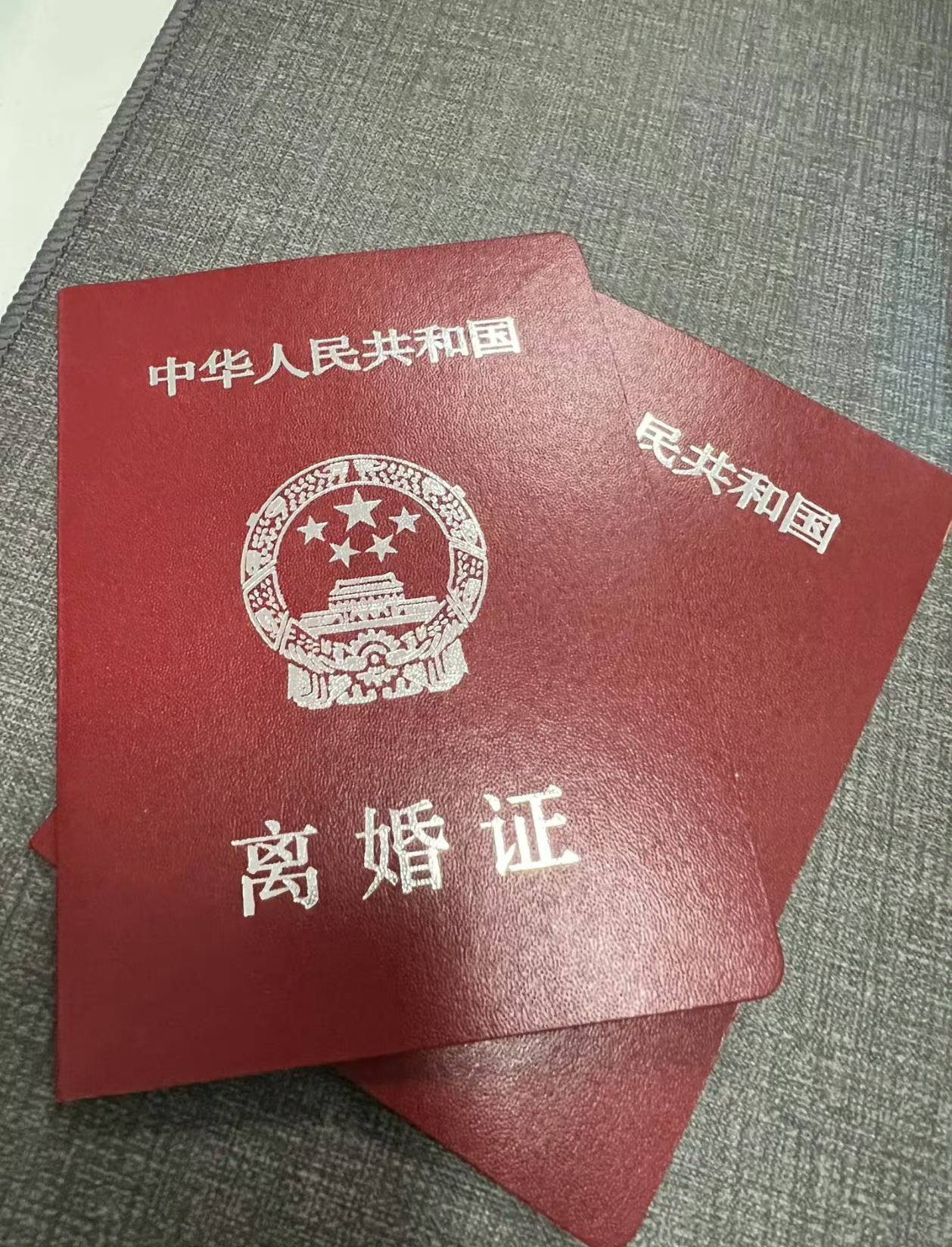 其实也说得过去，俩人之所以能去办离婚，大都是的确过不下去了，这样一来，离婚的确是