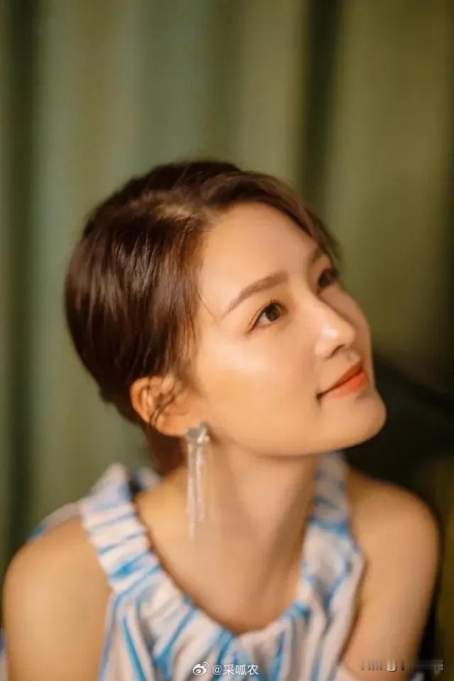 🍉1.李沁现在女主角戏不断，不过没有大爆，总给人一种离爆火还差一口气的感觉。2