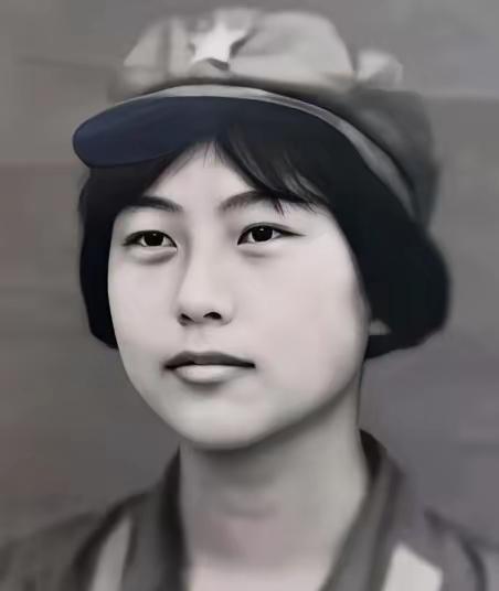 1982年，一女飞行员驾驶运输机从张家口机场起飞，当飞机爬到700米高空时，一架