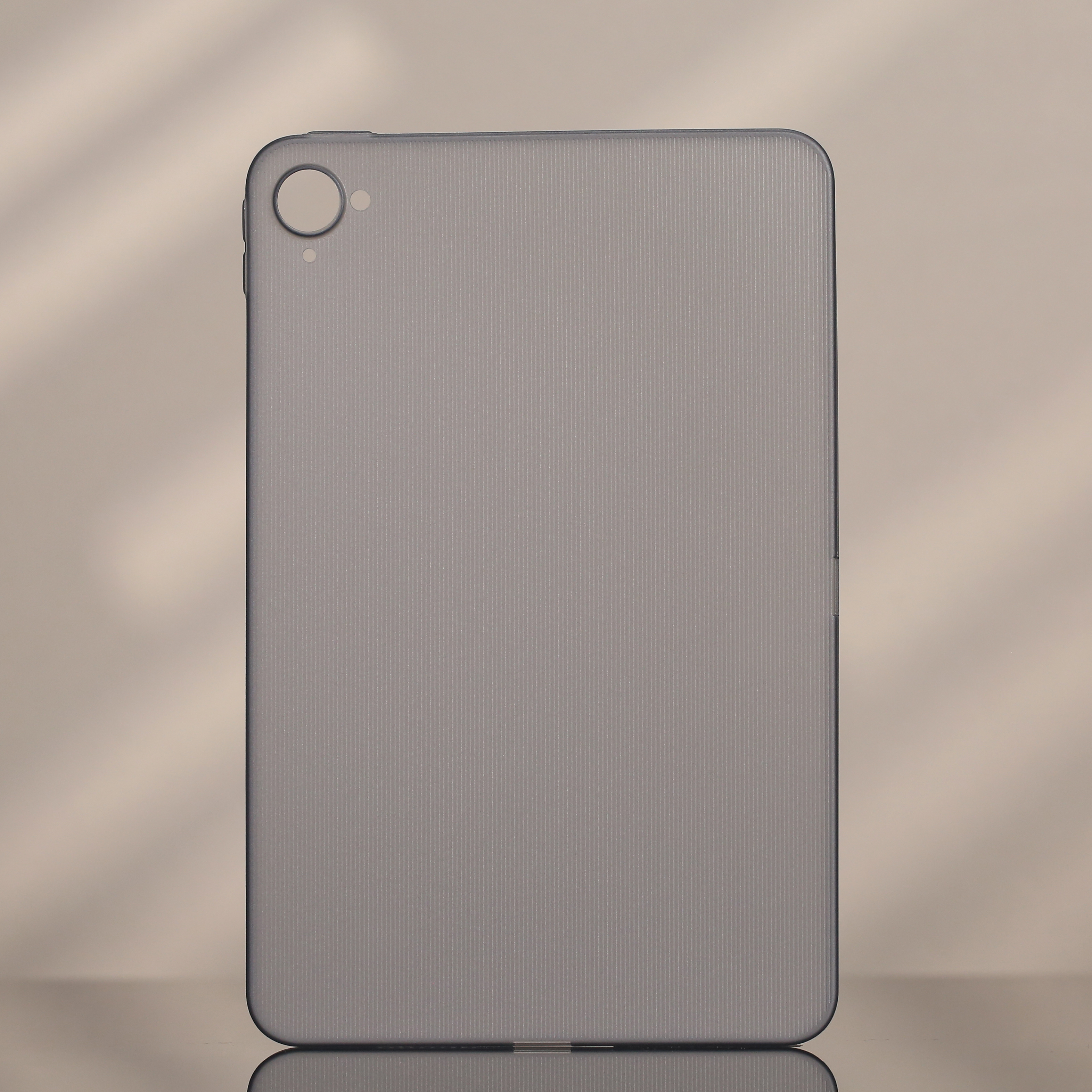 K Pad 超薄壳明天还有两个配色到位，透黑和白色然后就完成交付啦虽然来得迟了一