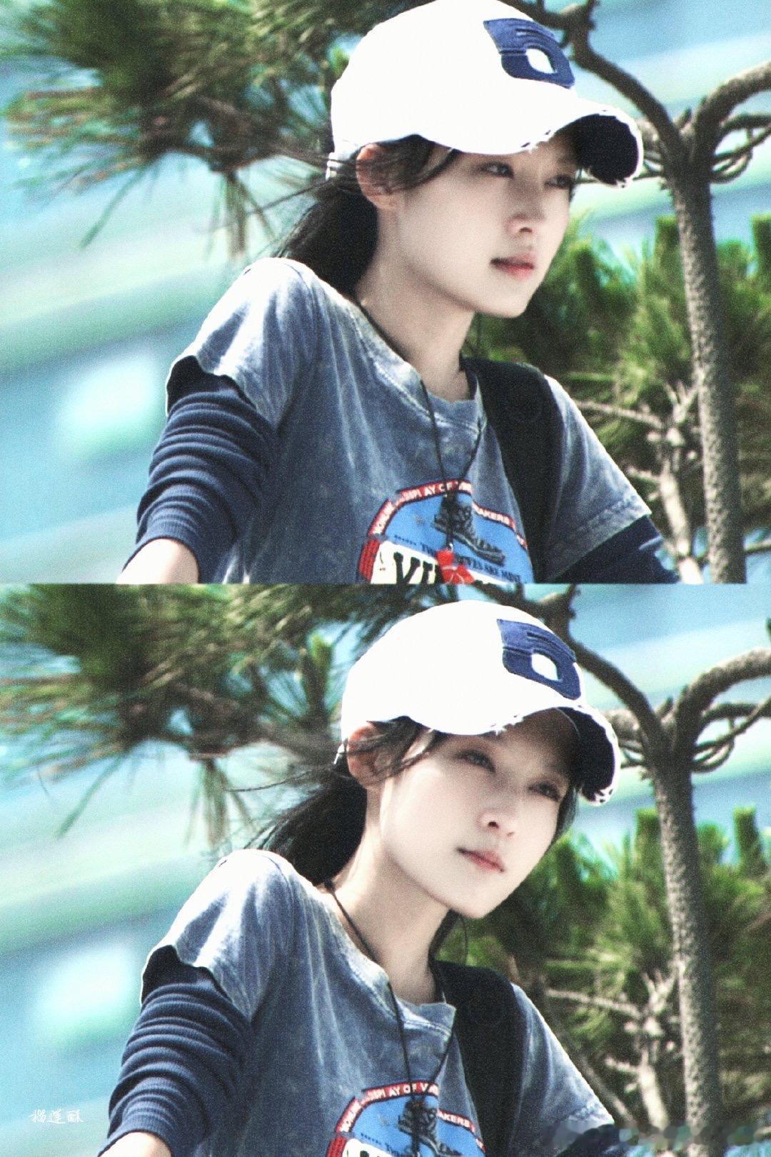 李沁把Prada穿出文艺高智感李沁四登时装五月双封面 李沁四登《时装》五月刊，P