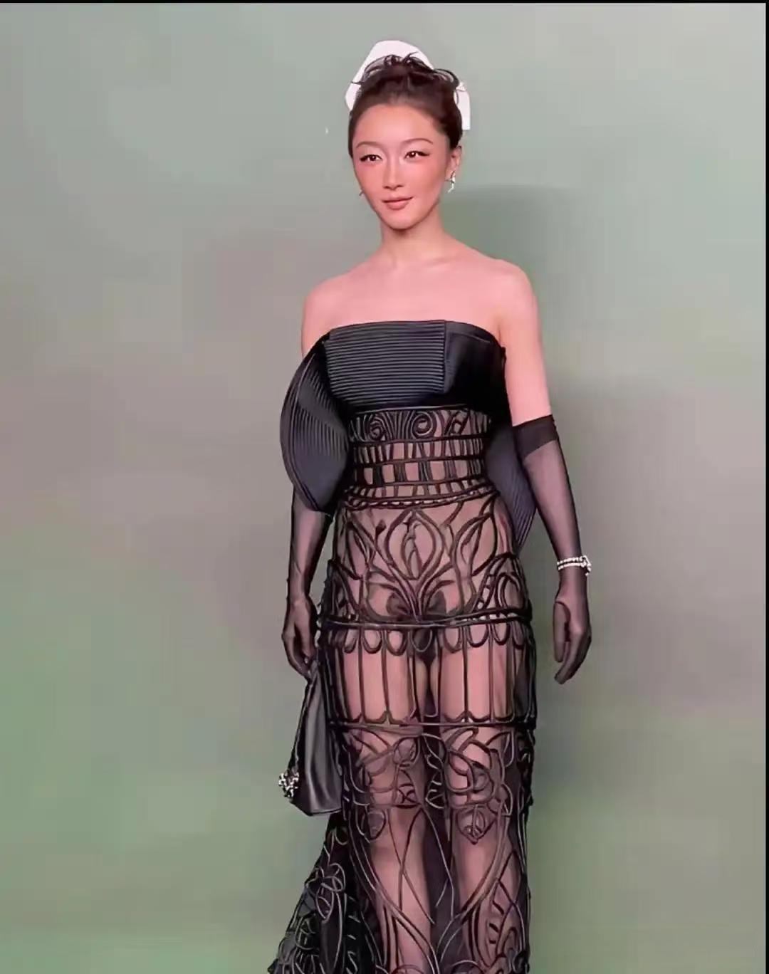 实话实说，人是好看的但这衣服真的不好看[我想静静]