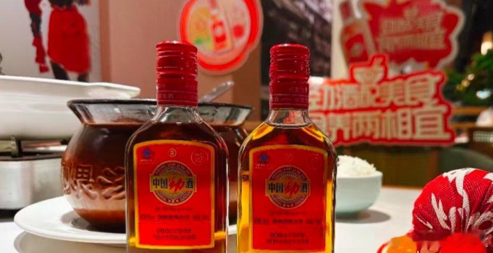 中国劲酒食养江湖开局啦   劲酒配美食，食养两相宜冬天，寒风凛冽，街头巷尾都裹在