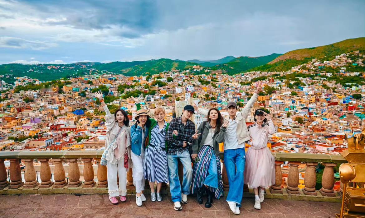 花少8全员有嘴这才对嘛，本来就是去旅游的。如果再玩心眼的话那这个旅程就没有任何意