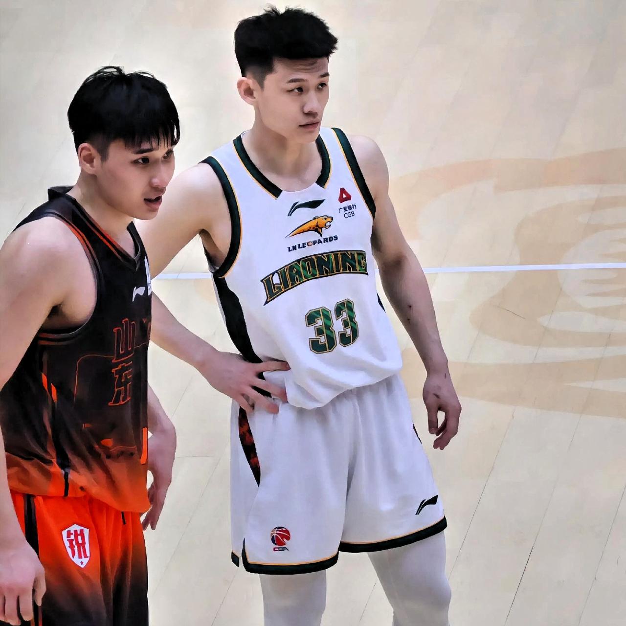 辽宁男篮和山东男篮的季后赛首轮对决预测

综合分析，辽宁男篮晋级概率约65%-7