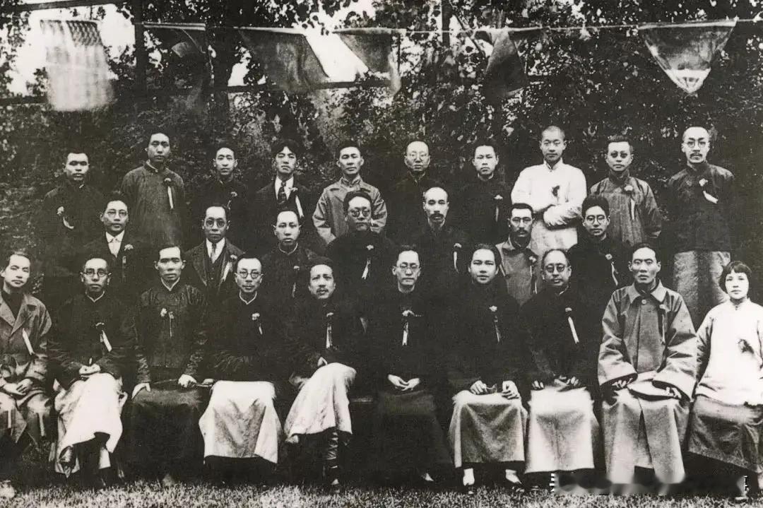 中共中央撤离上海之后，留守上海的中央负责人是谁？王世英作为最后一任特科的领导人，