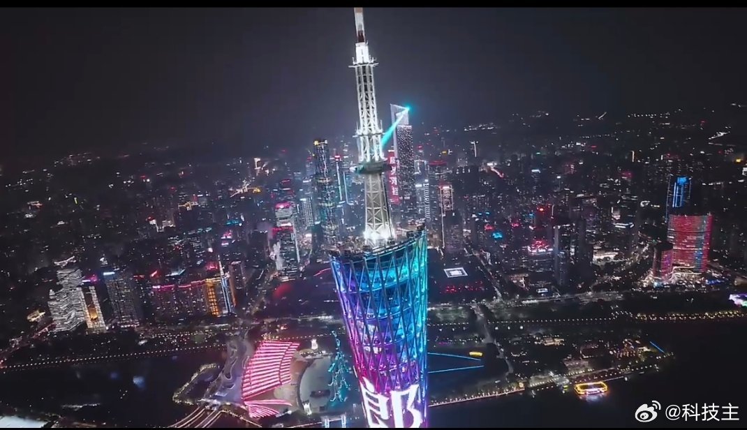 全明星阵容告诉你中国人能飞谁能想到发布会直接搬到夜空里。广州海心沙这场无人机表演