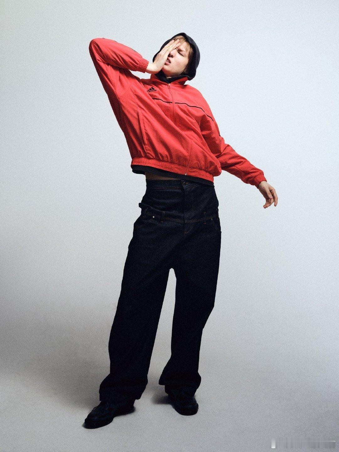 老实说 套孙第三版有点像阿迪暗广 