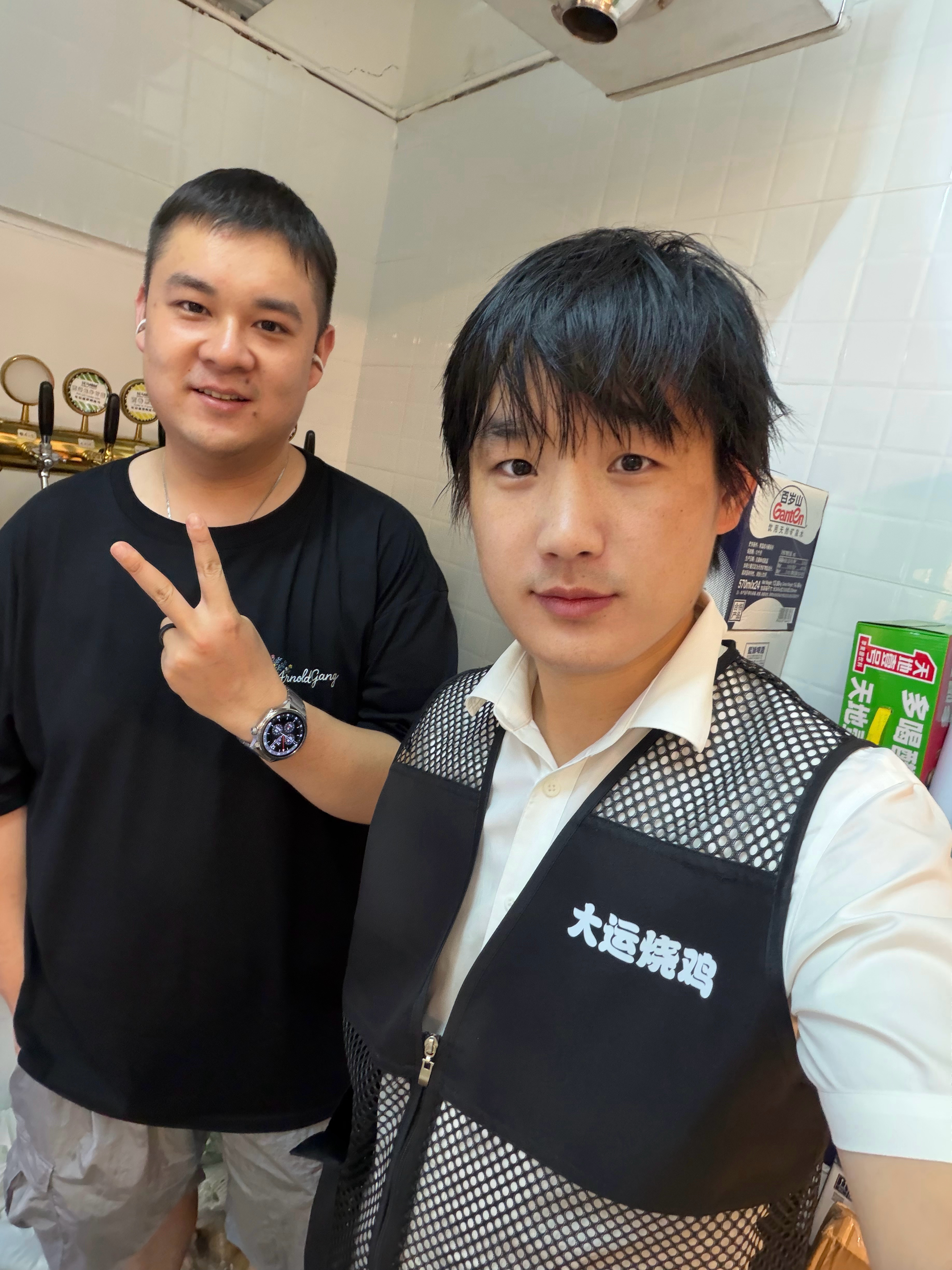 都给我笑，我以为同事，在大运烧鸡兼职1个月，瘦20斤肯定是要的，结果他后厨偷吃烧