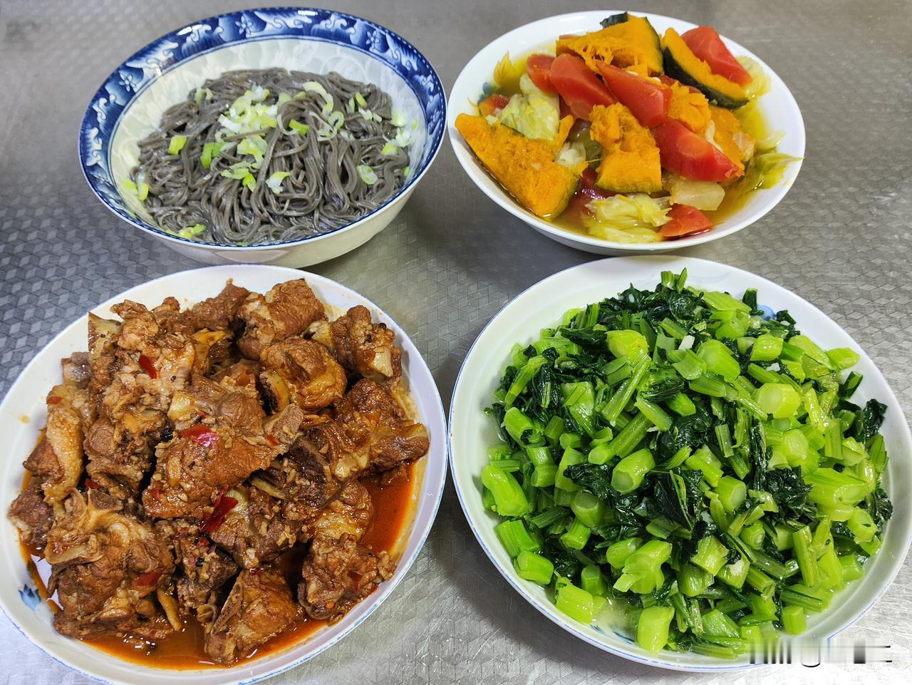 四月二十四日午餐，我制作了二菜一汤一主食。第一道是红烧排骨，第二道是素炒菜芯，汤