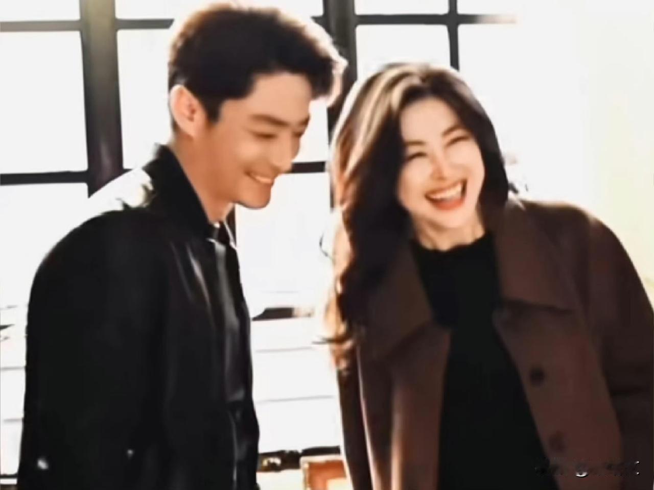 黄亦玫遭双重暴击！前任霍建华恋上上司朱珠，网友笑称唯一受害者
 
黄亦玫一觉醒来