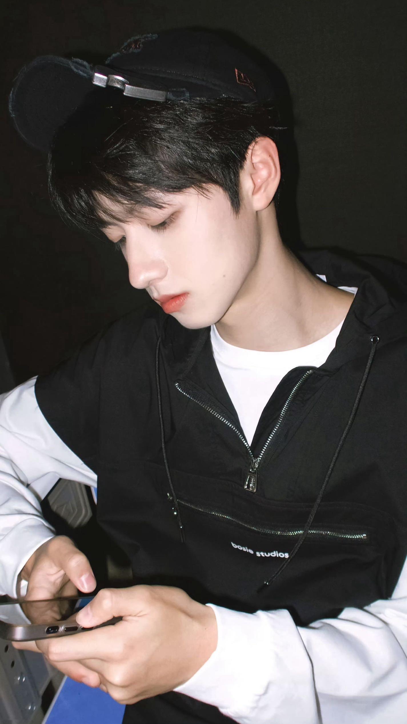 0900如果自己不想积极认真的生活，不管得到什么样的回答都没有用。——东野圭吾《