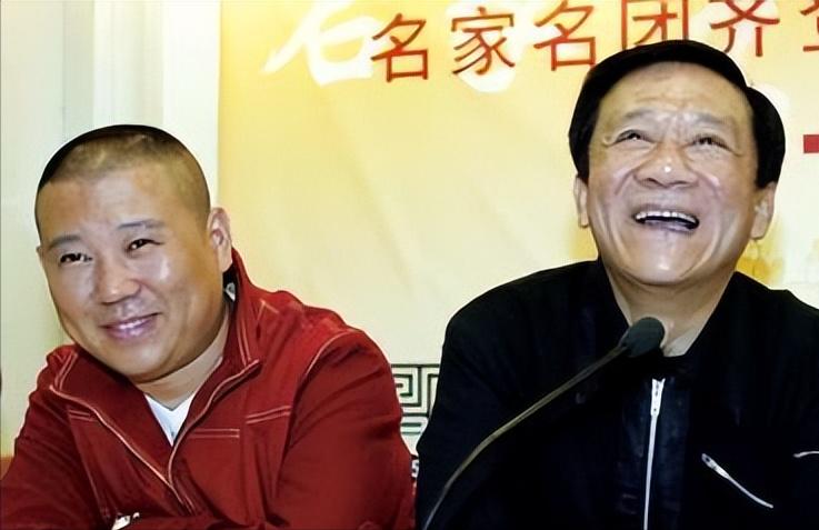 2007年，侯耀文突发心脏病去世，当女儿收拾遗物时，却发现他卡里的500万存款和