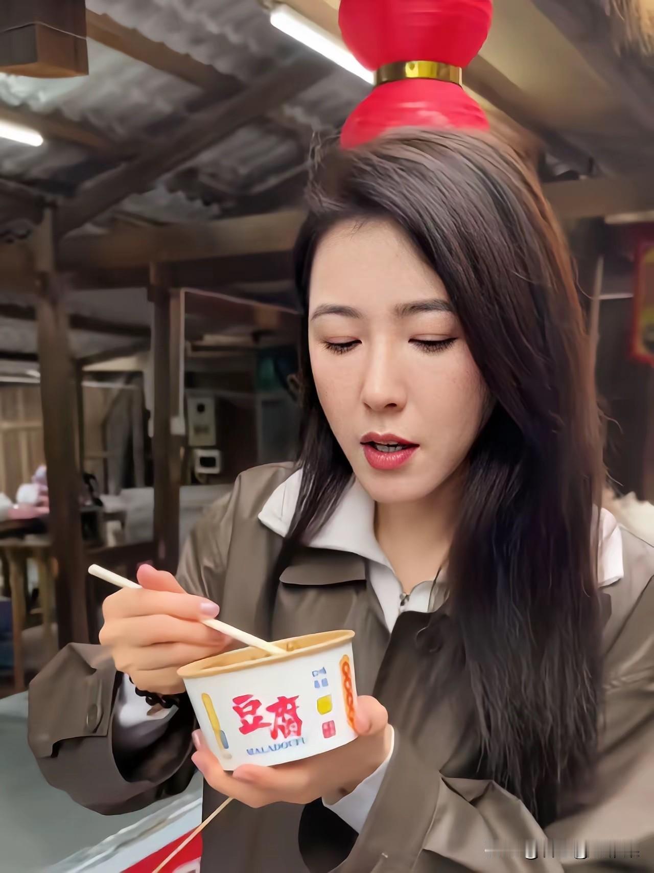 那么漂亮的女神，再不结婚就老了！[流泪][流泪]
