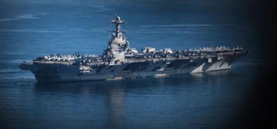 美军不想打仗，福特号航母上的士兵，不知道是谁想出了一个鬼点子，就是跑到航母最底层