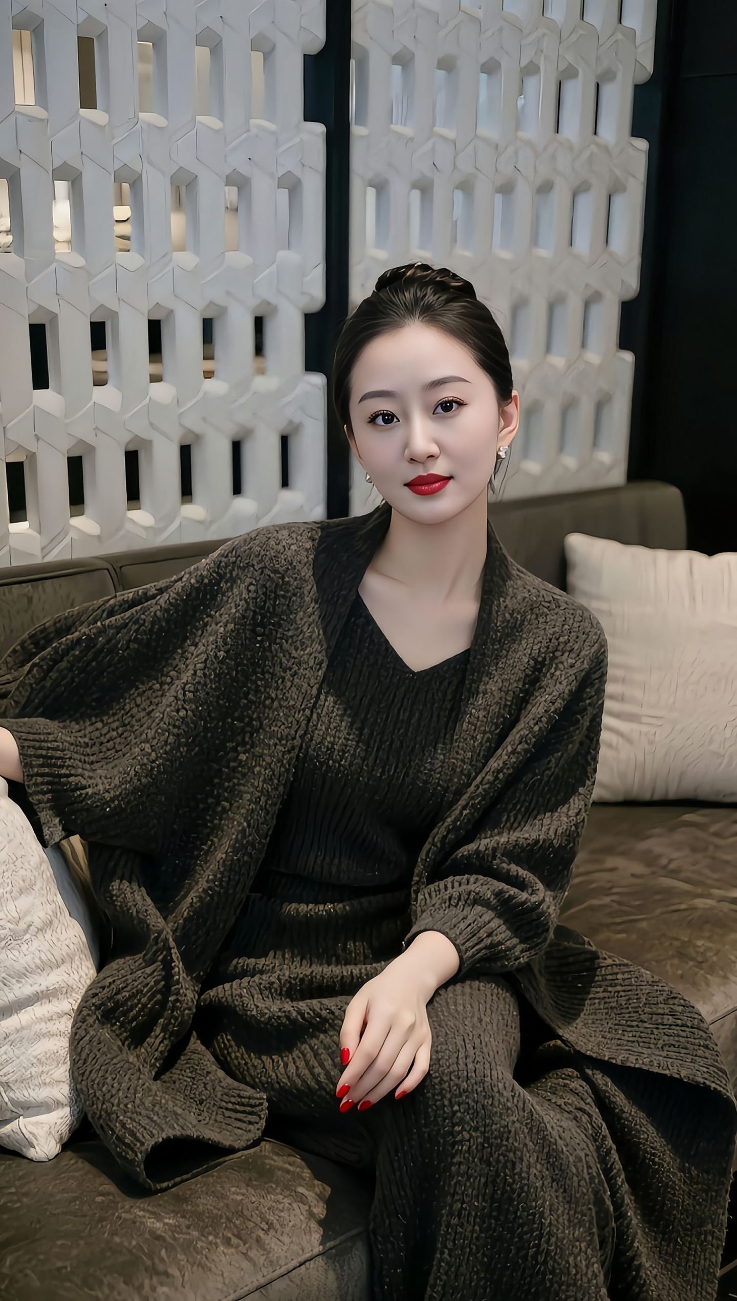 能百毒不侵的人，都曾伤痕累累过，能笑看风云的人，都曾千疮百孔过，每个自强不息的人