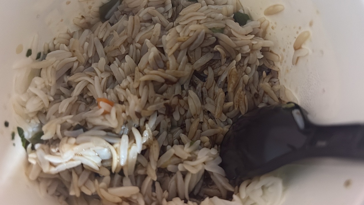 半夜来泡个米饭吃 ​​​