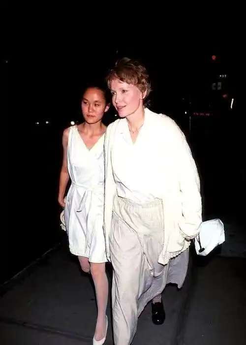 【来自投稿】宋宜，生年不详(推测其生于1970年)，生于首尔。1976年被遗弃，