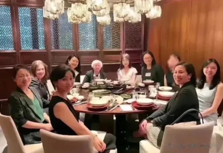 耶伦访华结束前，花1700多元，宴请9名中国女性经济学家，她们是谁并不重要，重要