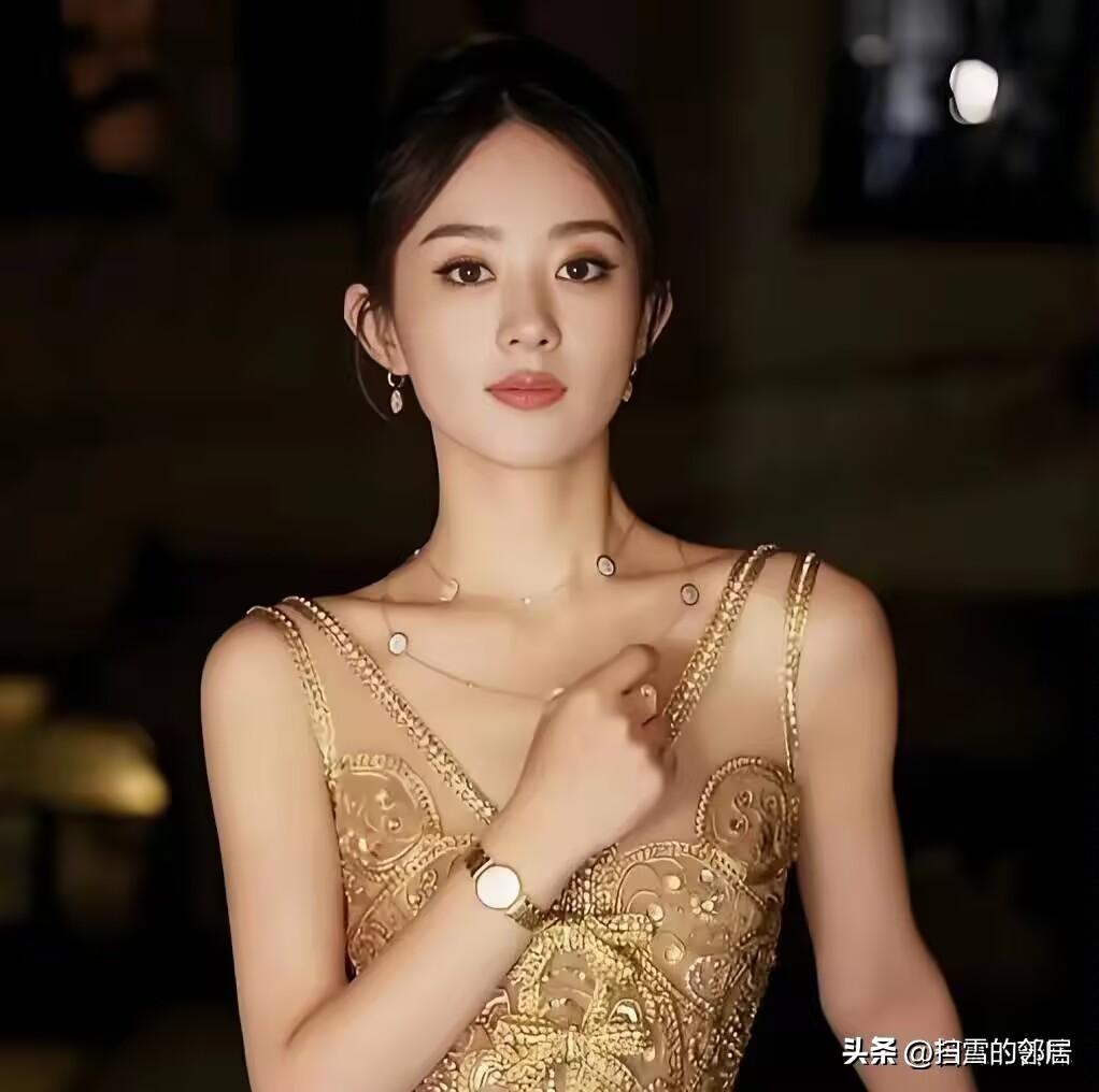 赵丽颖被紧急送医，
最担心她的，除了亲人，
就是下面这三位挚友了：
1.闺蜜周放