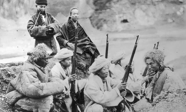 1949年，解放军遭马家军包围，眼看就要全军覆没！彭老总情急之下，大喊：“炮轰穿