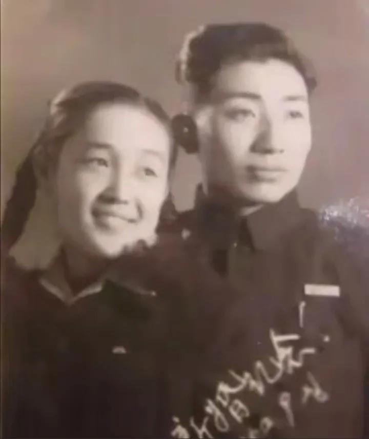 1950年初，即将赴朝鲜作战的中国人民志愿军工兵营长姜士民被女友拦住，坚决要求马