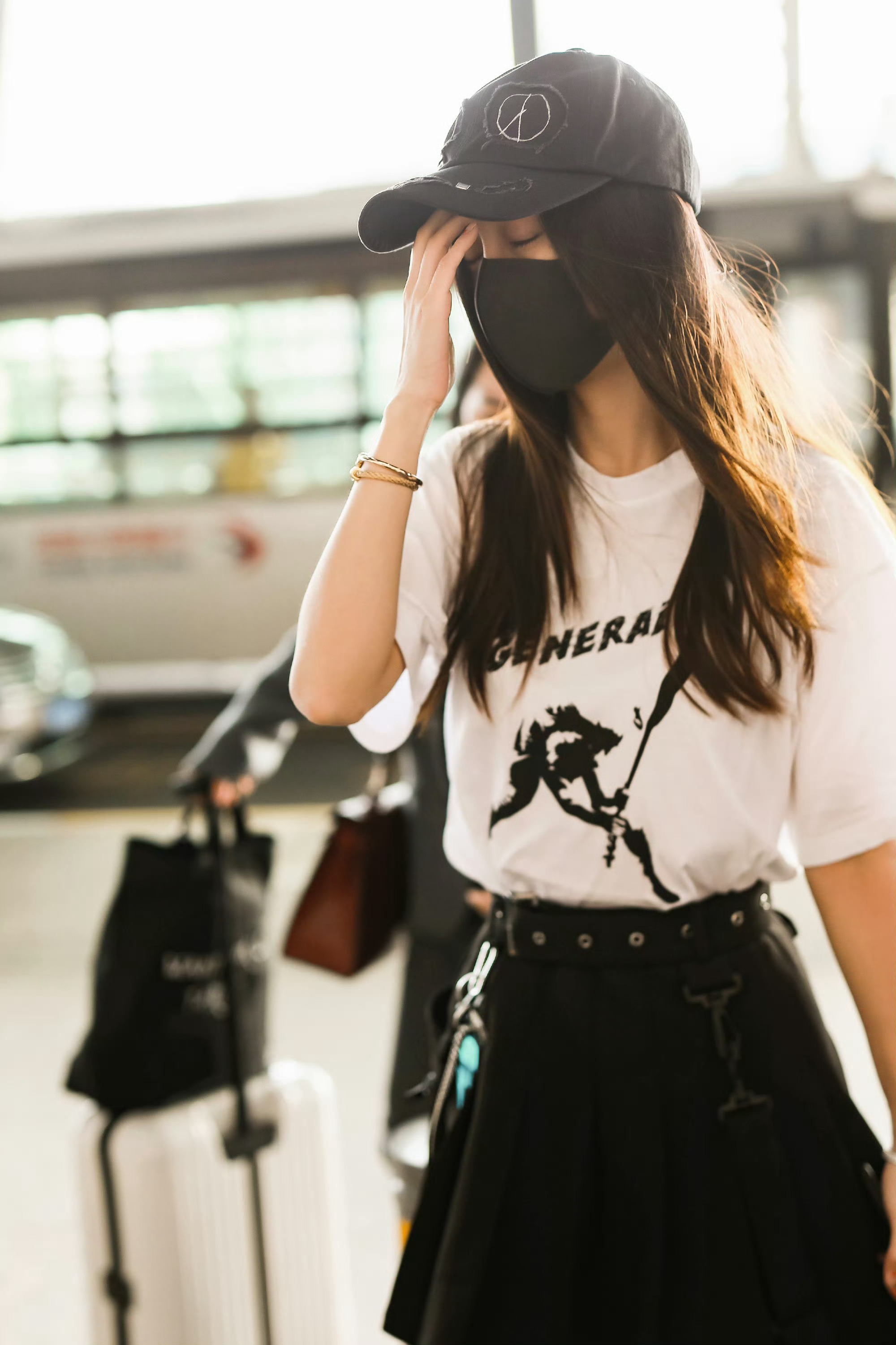 angelababy angelababy “不同蔷薇，你可是明艳从不凋零的玫瑰