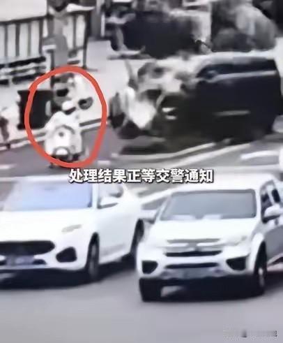 终于爆出来了 ！6月20日，安徽广德一女子驾驶一台腾势D9车重3吨汽车，在一处的
