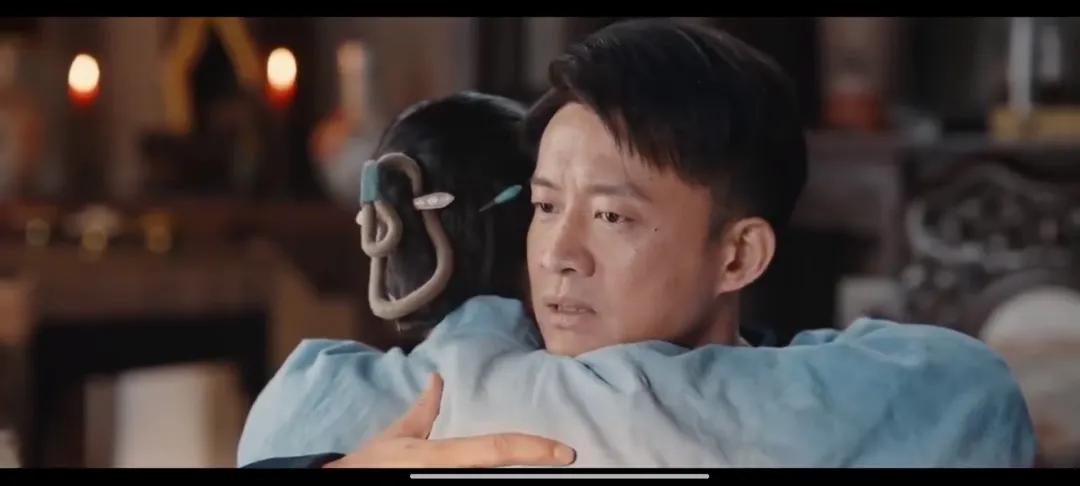 《灼灼韶华》中，褚韶华为救闺蜜康二妞挪用公账200块大洋，为何公公陈老爷子让她还