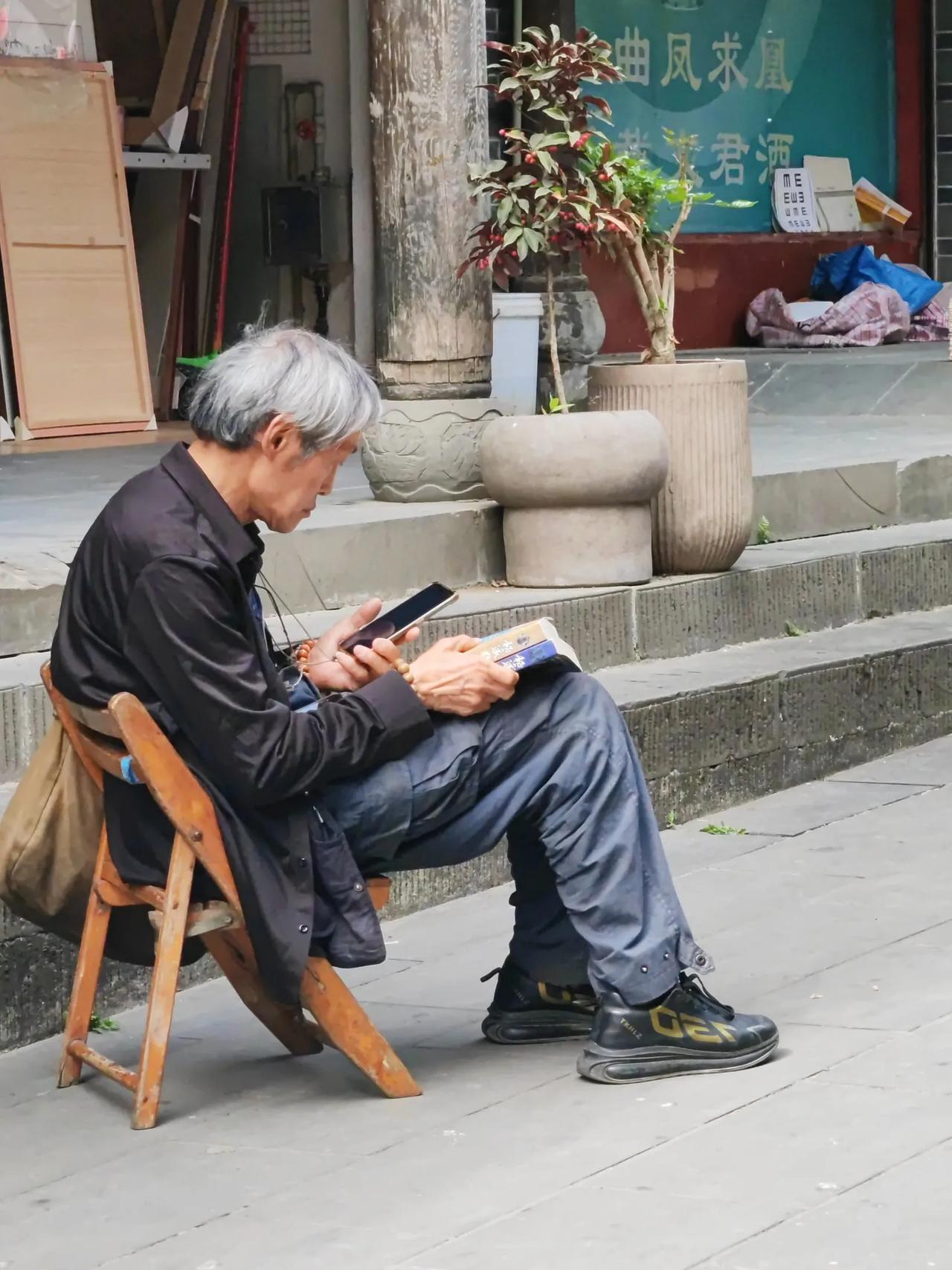 街拍中国岁月能安好，是忧是乐晚年知