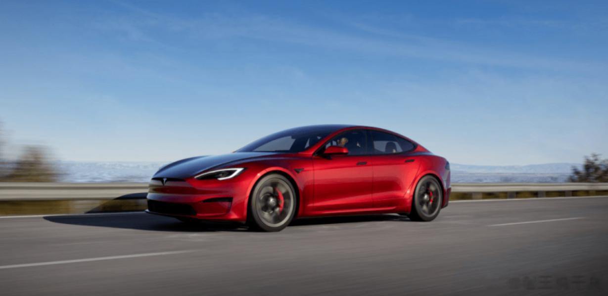 近日，特斯拉Model S Plaid提供新的赛道套件，可以大幅提升车辆的赛道性